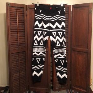 💕🌺FREE WITH ANY PURCHASE Divided knit leggings